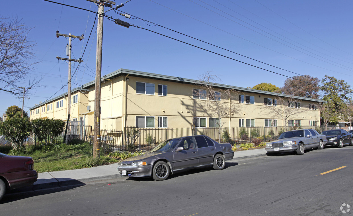 Building Photo - Berry Gardens