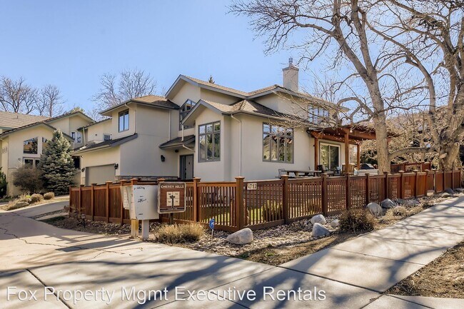 Foto del edificio - 4 br, 3.5 bath House - 712 Locust Ave
