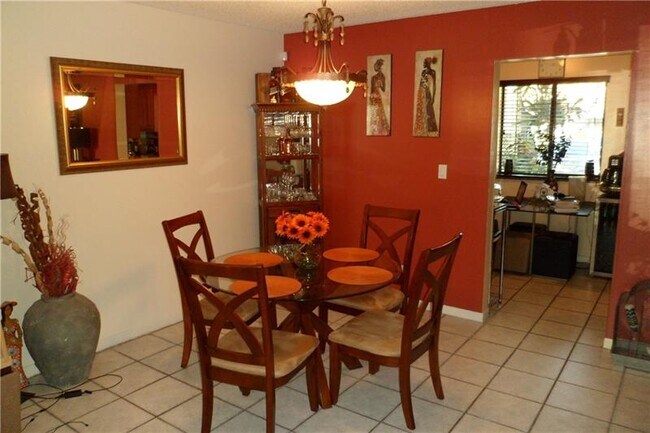 Foto del edificio - 9808 NW 36th St