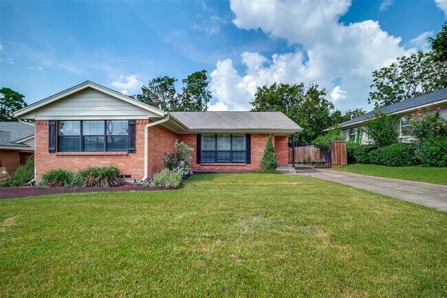 Building Photo - 851 Peavy Rd