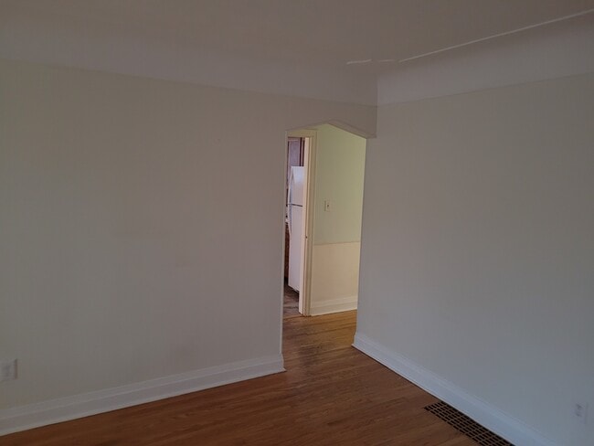 Living room - 34 Erindale Av