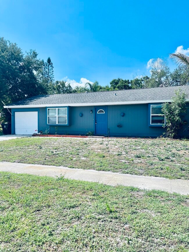 Building Photo - 274 NE Brunson Ct
