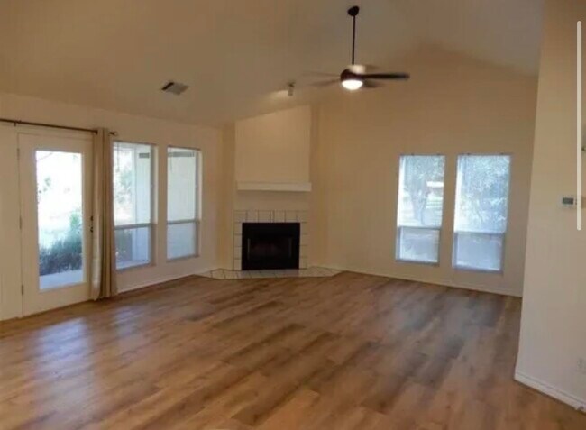 Building Photo - 508 Hi Cir W