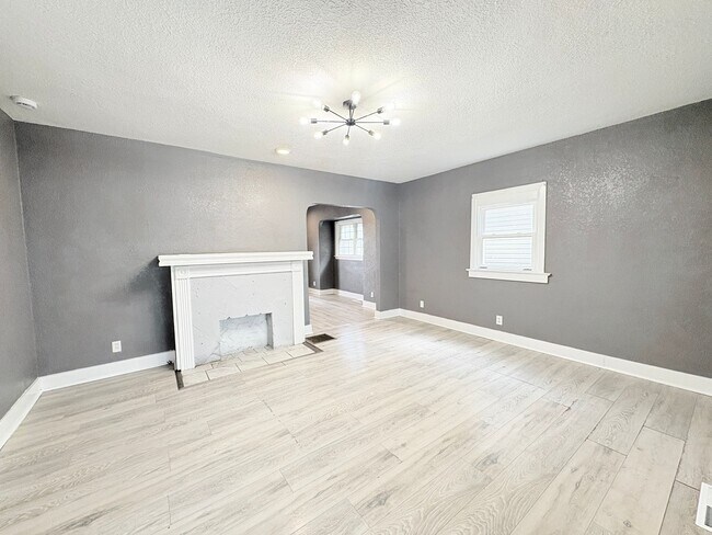 Foto del edificio - 932 Waverly Ave