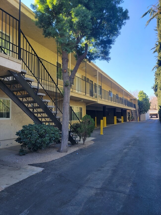 Building Photo - The Canyons at Santa Clarita Apartments