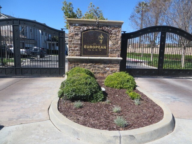Foto del edificio - 1717 Glen Dunbar Ln