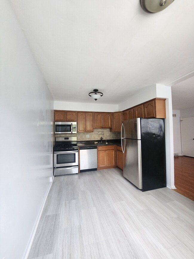 Kitchen - 3502 Woodhaven Rd