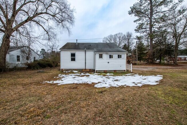 Foto del edificio - Cozy 2/1 with large backyard