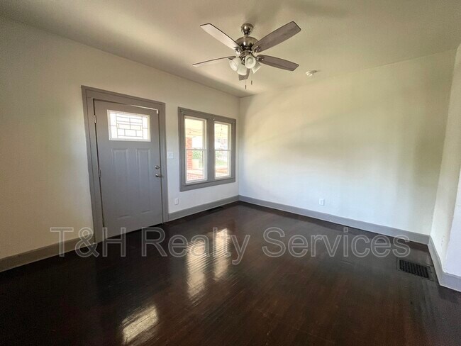 Foto del edificio - 3732 Salem St