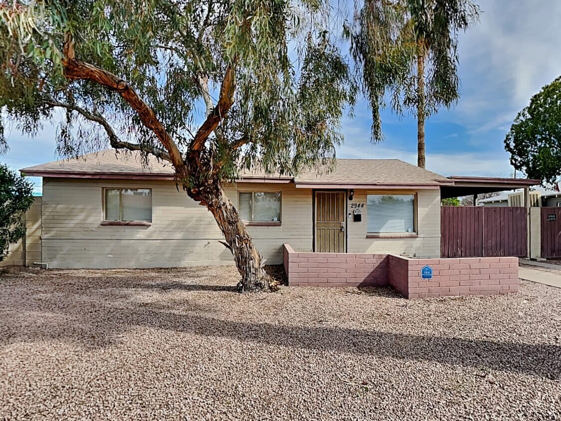 Primary Photo - 2944 W Solano Dr N