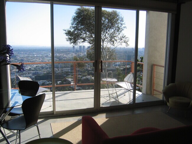 Foto del edificio - 1852 Blue Heights Dr