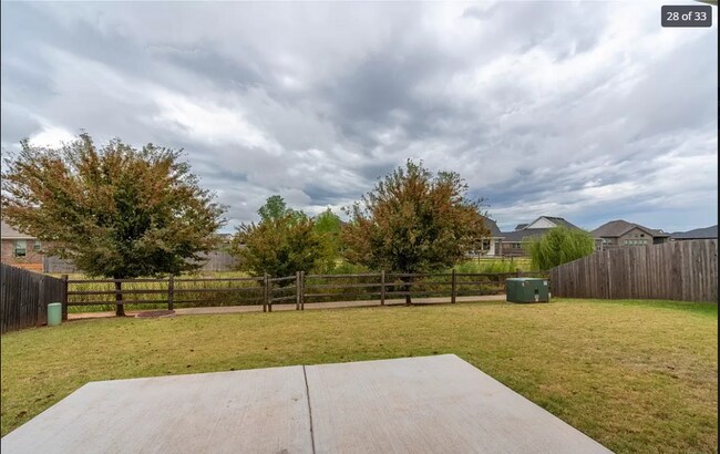 Foto del edificio - Welcome to this beautiful 4-bedroom, 2-bat...