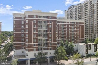 Building Photo - 880 N Pollard St Building Photo - 880 N Pollard St