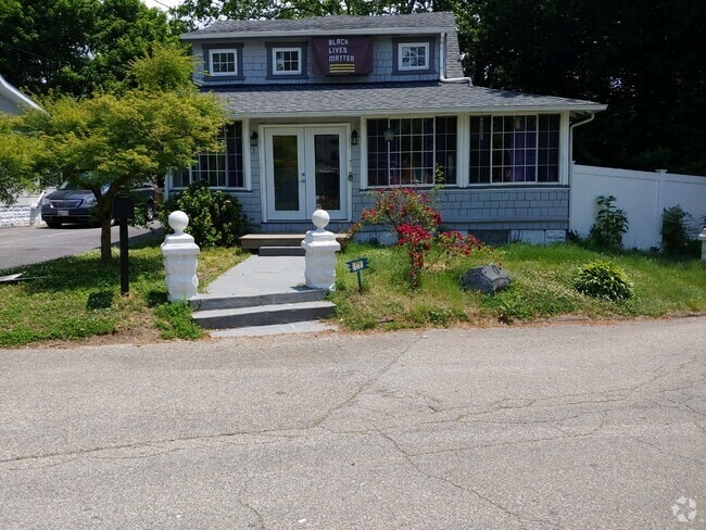 Building Photo - 161 Park Rd