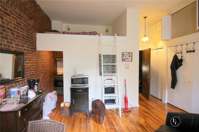 Building Photo - 51 W 84th St