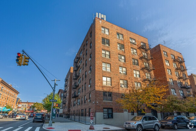 Building Photo - 2102 Beverley Rd