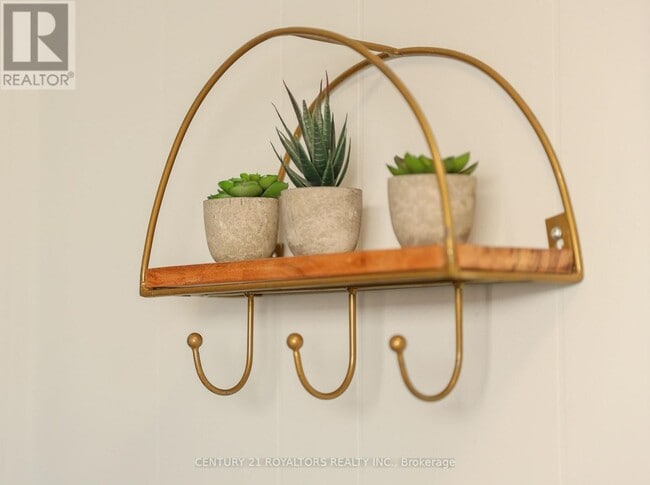 Building Photo - 5283 Buchanan Ave