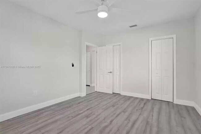 Foto del edificio - 2410 Rodman St