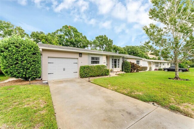 Building Photo - 2879 Naples Dr