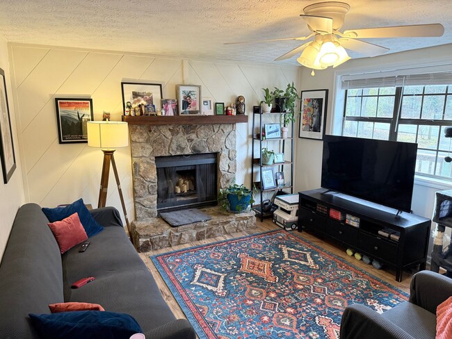 Building Photo - Cute Oconee County Home 3BR 2B