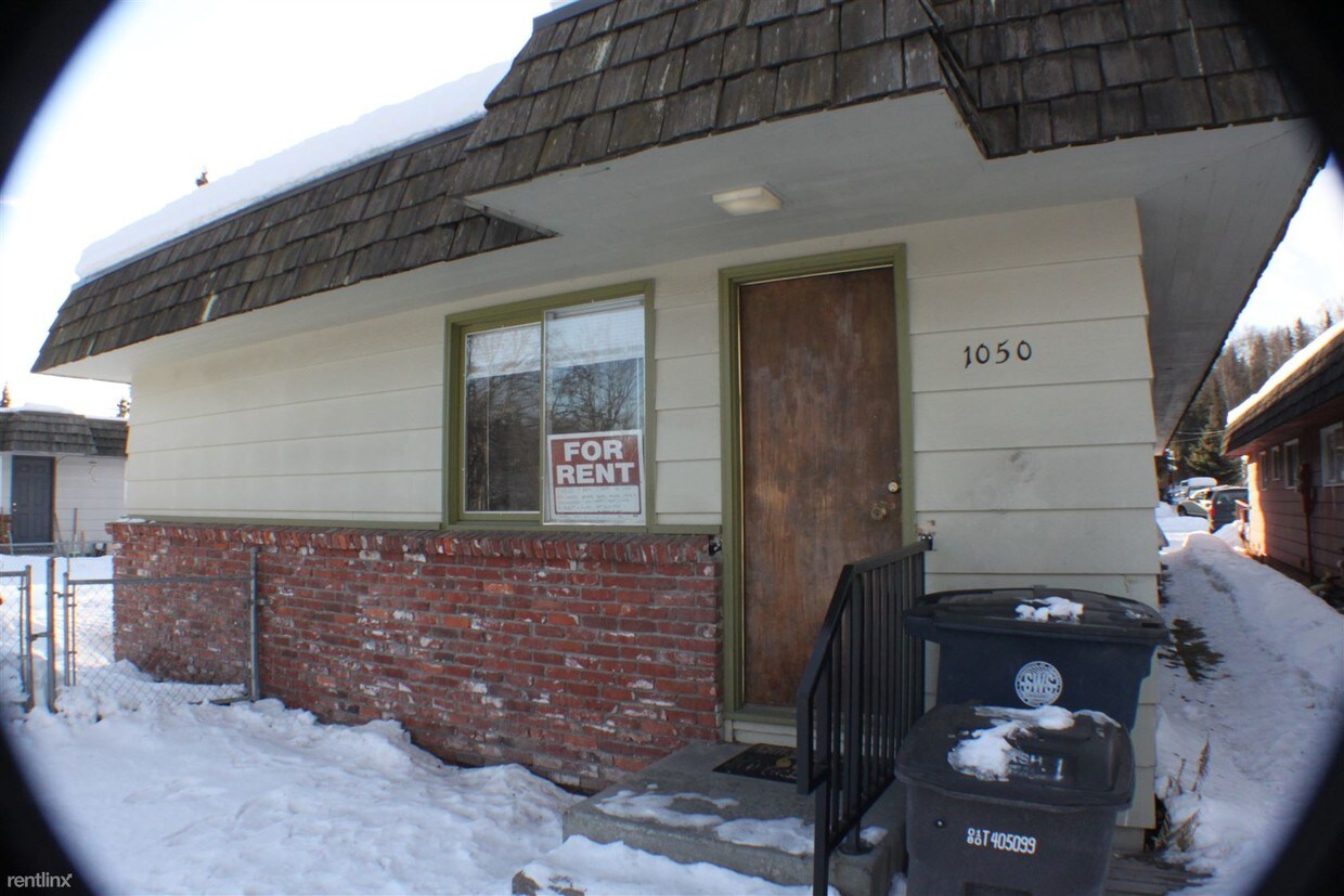 Primary Photo - 1050 W 19th Ave