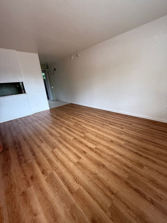 Building Photo - 485 Finley St