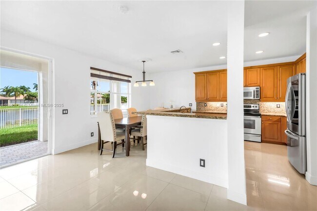 Foto del edificio - 663 Live Oak Ln