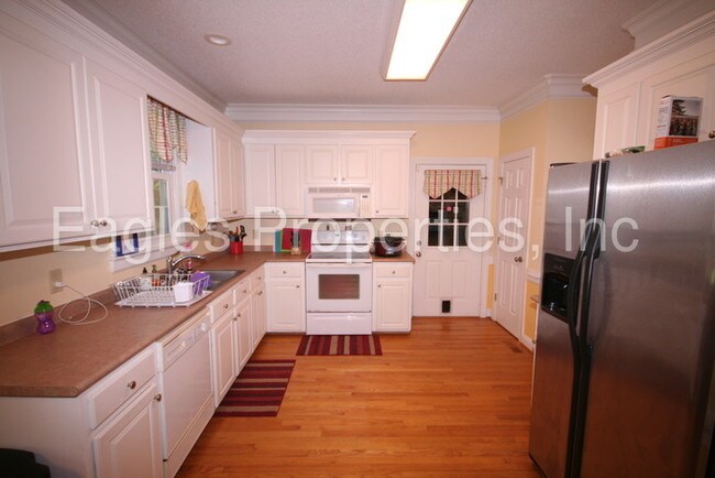 Building Photo - 210 N Marion Dr