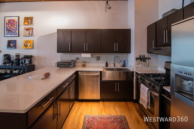 Foto del edificio - 1017 W Washington Blvd