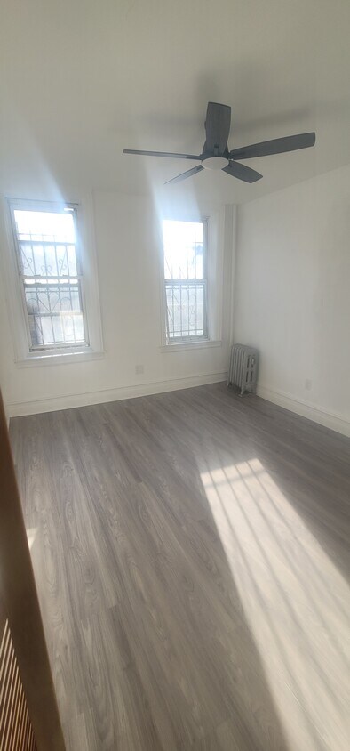 Foto principal - 406 E 52nd St