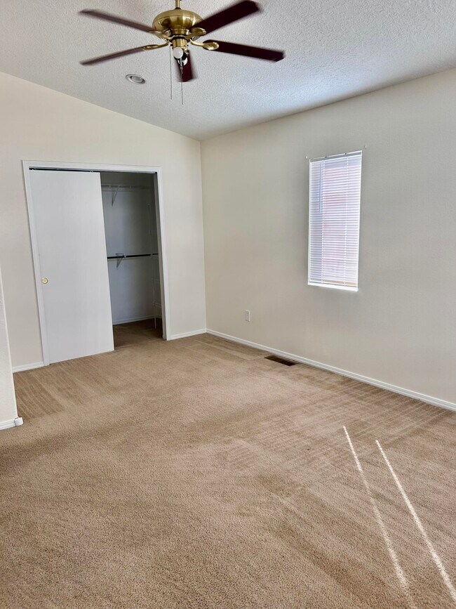 Foto del edificio - 6137 Vaughn Dr NE