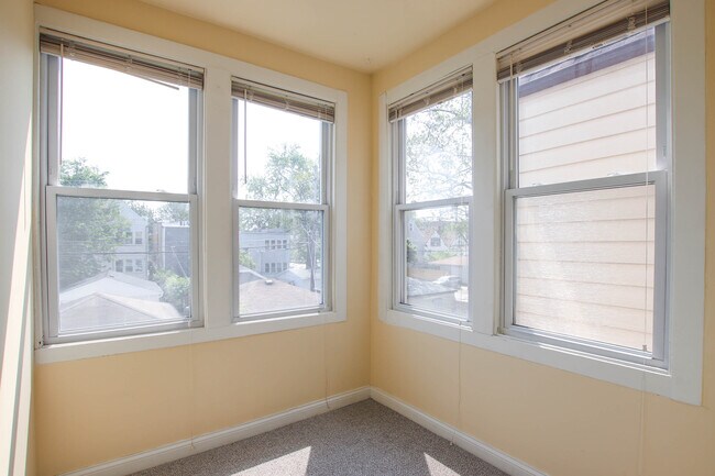 Foto del edificio - 2707 N Ridgeway Ave