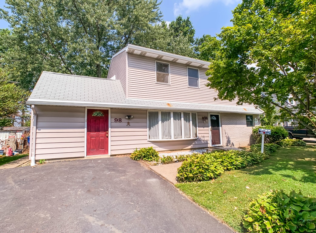 Primary Photo - 98 Ironwood Rd