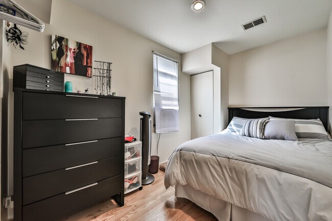 Foto del edificio - 3238 N Southport Ave
