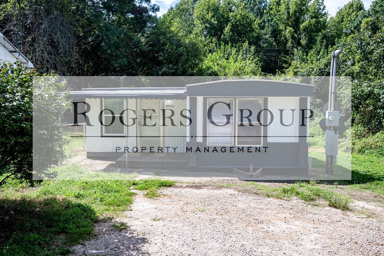 Foto principal - Homes for Rent in Henderson NC - 804-B Sou...