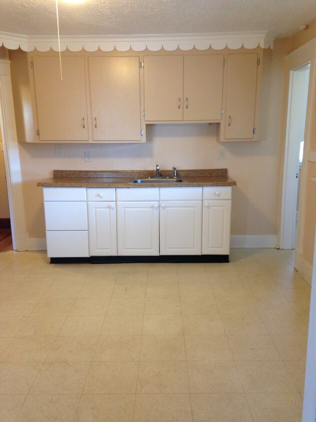 Kitchen - 33 Hill St