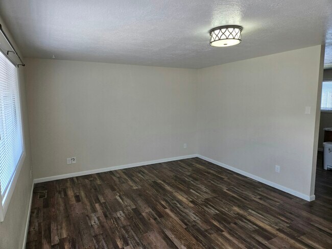 Foto del edificio - 340 W Cedar St