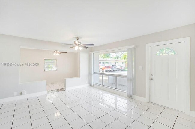 Foto del edificio - 2440 SW 5th Pl