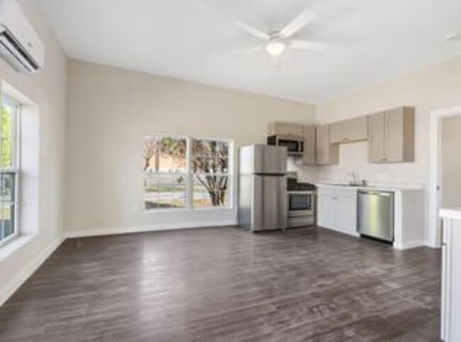 Building Photo - 1536 N Robberson Ave