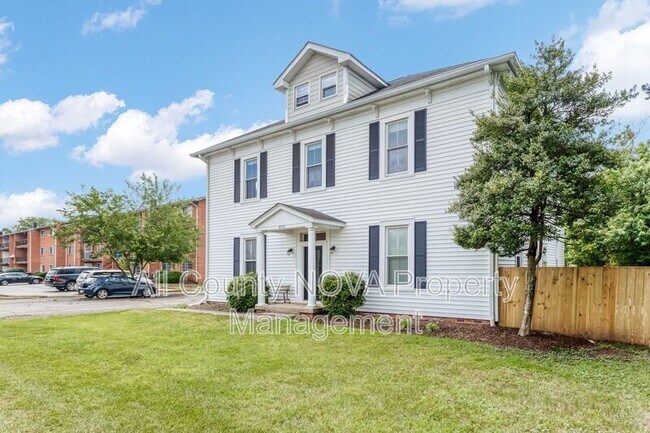 Building Photo - 8753 Signal Hill Rd