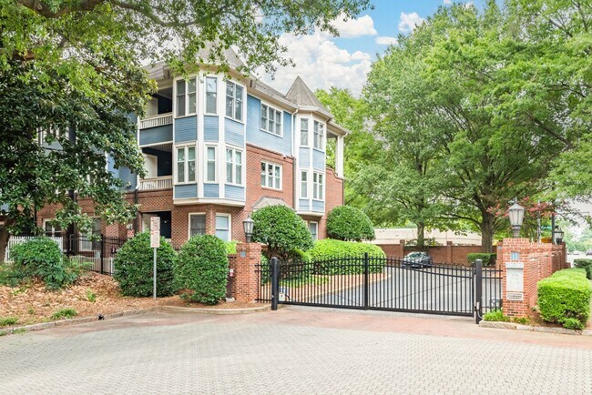 Foto del edificio - Discover the Best of Downtown Living in Ra...