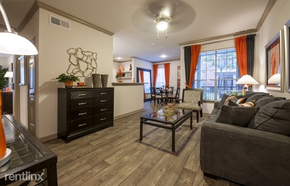 Building Photo - 680 N Sam Houston Pky W