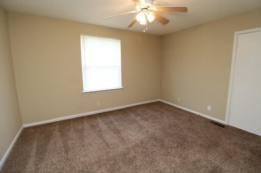 Foto del edificio - 1088 Pembroke Oak Grove Rd