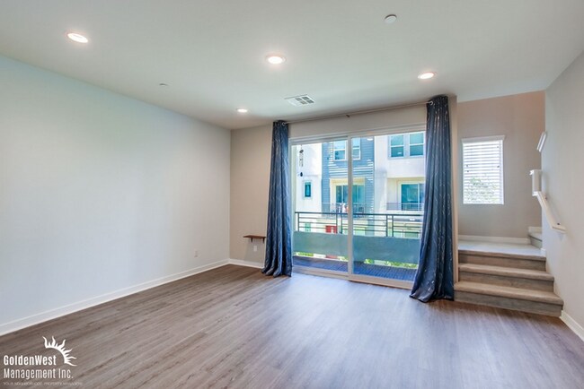 Building Photo - Stylish 3Bdm 3Ba Condo with Modern Upgrade...