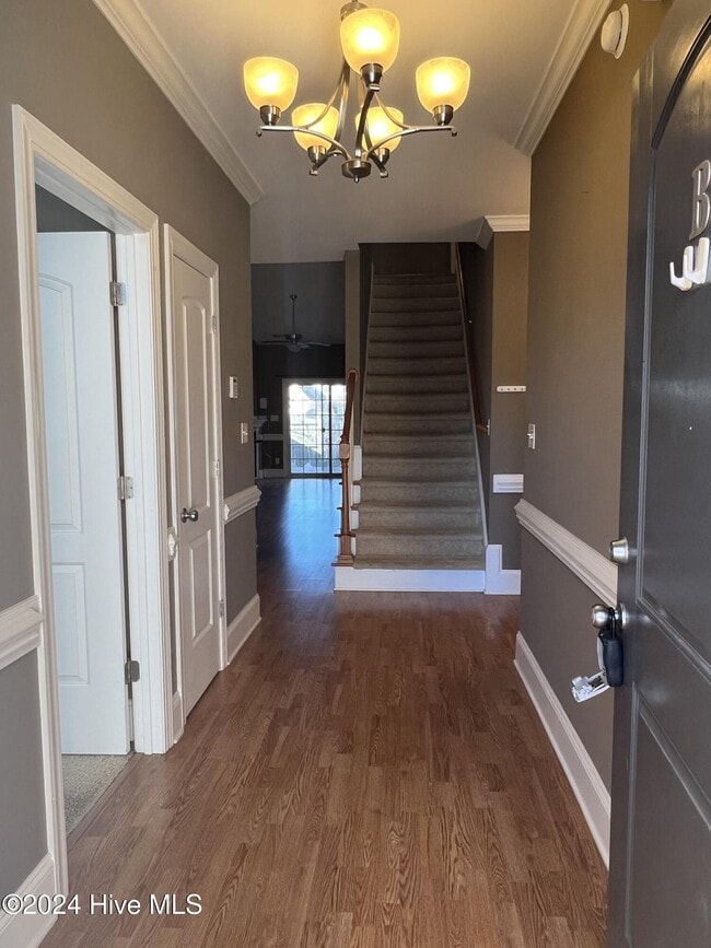 Building Photo - 2300 Dovedale Dr