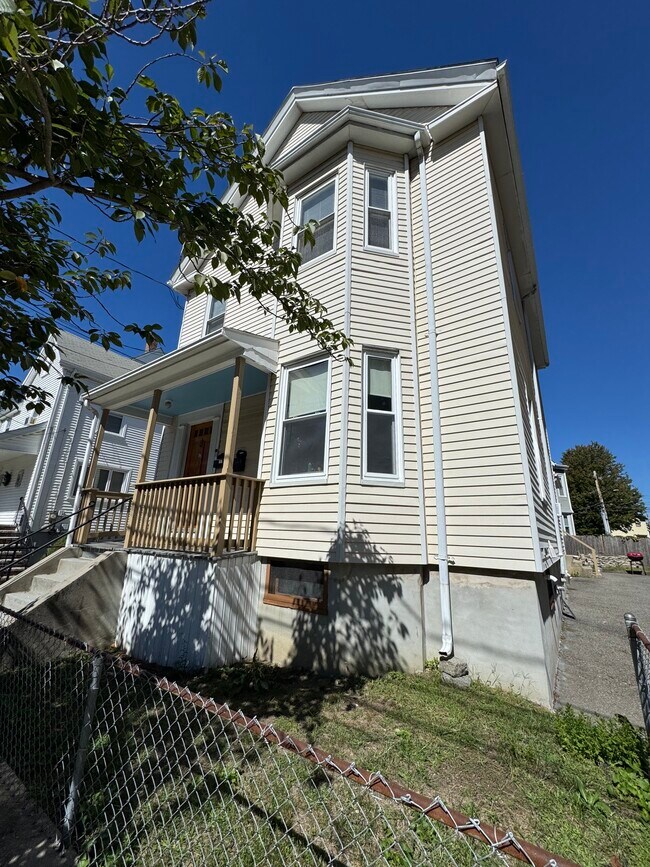 Building Photo - 95 Flint St