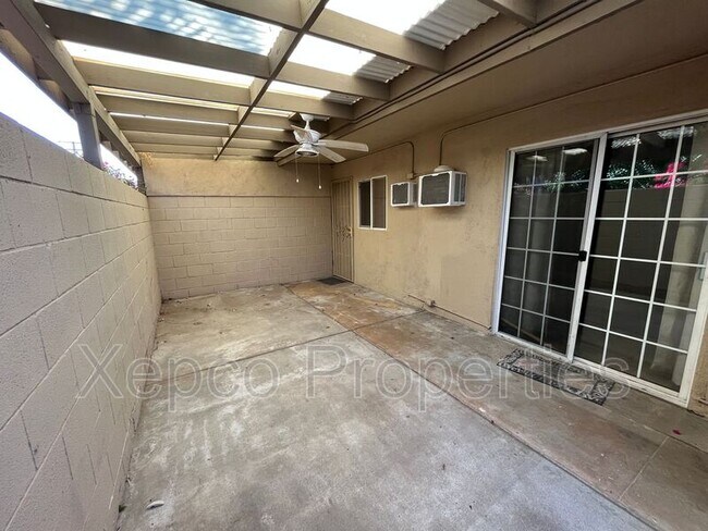 Building Photo - 552 S Mountain View Dr