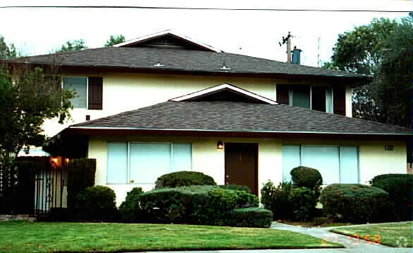 Building Photo - 2421 Northrop Ave