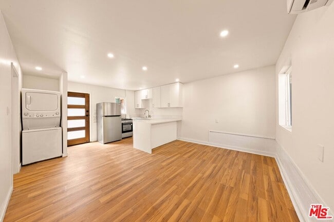 Building Photo - 2115 W 129th St