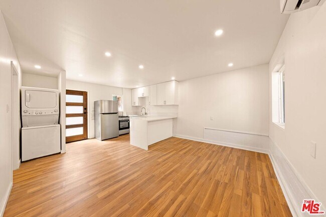 Foto del edificio - 2115 W 129th St
